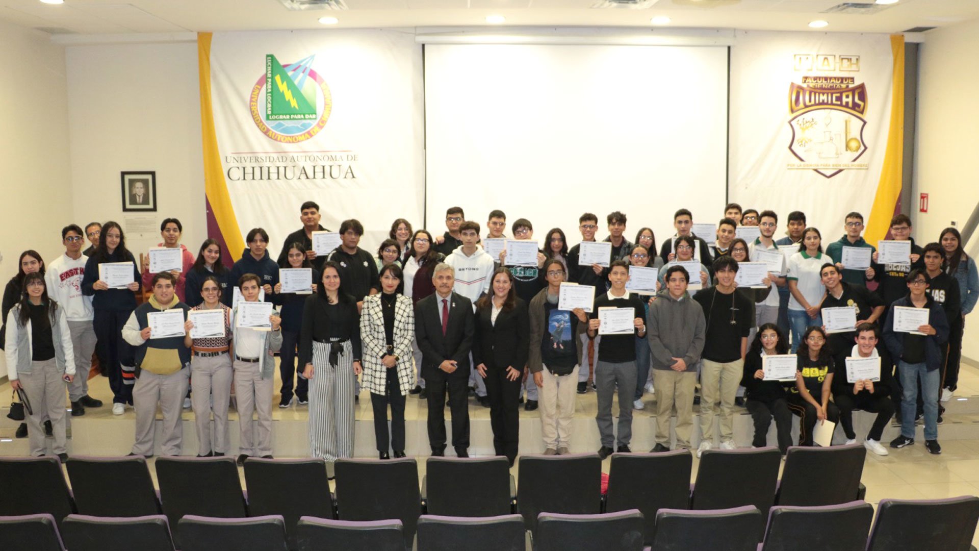 Entregan reconocimientos a ganadores de la Olimpiada Estatal de Química
