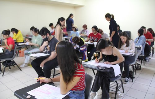 Una Facultad con alma recibe aspirantes para examen de admisión