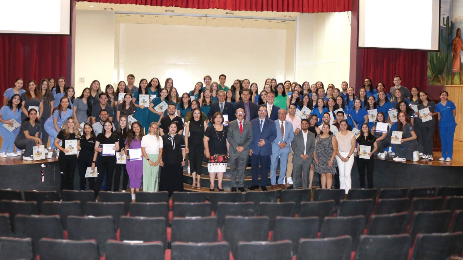 Reconoce-Facultad-de-Odontología-excelencia-de-alumnos-y-docentes1920.jpg