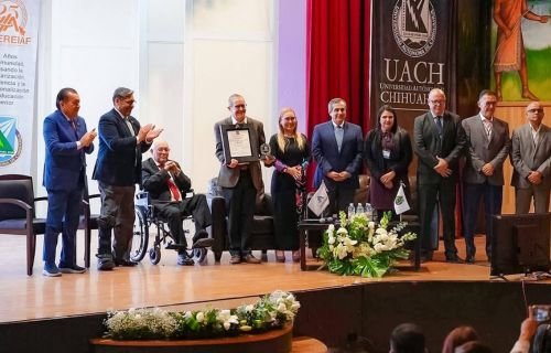 Entregan en la UACH Medalla al Mérito AMEREIAF 2025 al Dr. Arturo Cherbowski