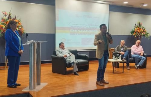 Organiza la Facultad de Ingeniería conversatorio egresados-empleadores