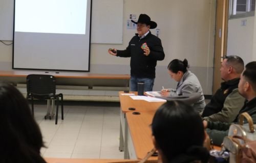 Imparten en FZyE-UACH capacitación ganadera