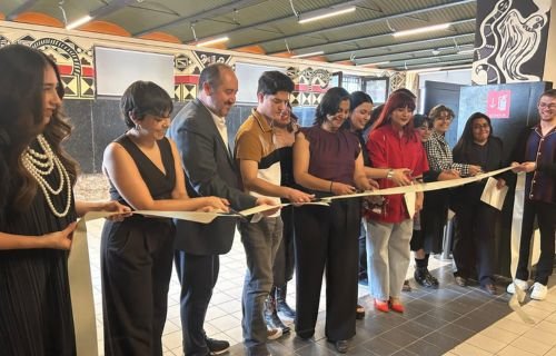 Colores de la memoria: alumnos UACH plasman “Ecos de Paquimé” en Casa Chihuahua
