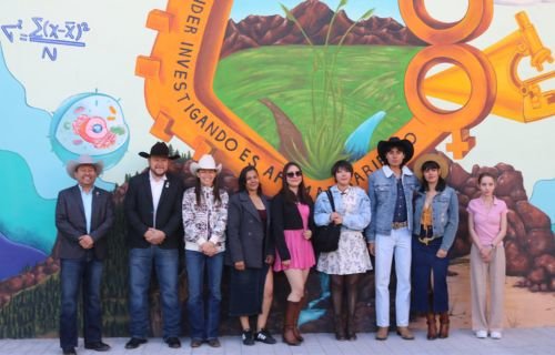 Develan mural “Entre la Tierra y el Infinito Saber” en la FZyE-UACH