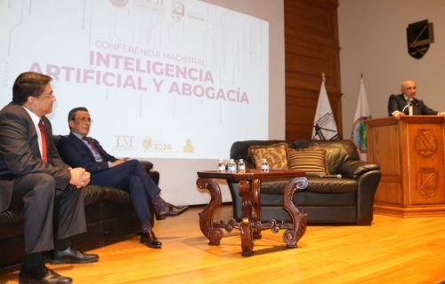 Quien no use la IA será obsoleto: Miguel Carbonell en charla de la Facultad de Derecho