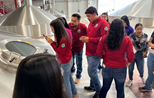 Estudiantes de FCAyF-UACH visitan planta cervecera en Meoqui