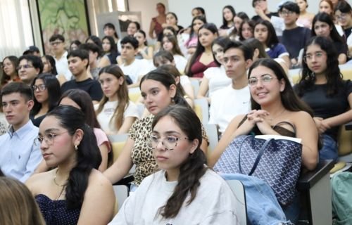 Reciben curso de inducción alumnos de nuevo ingreso en FO-UACH